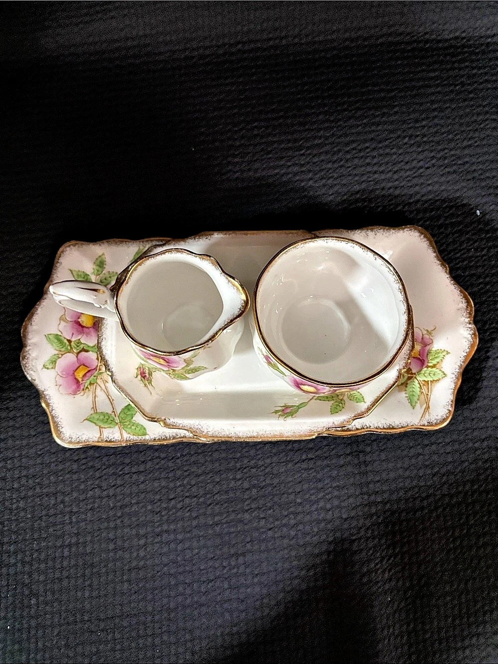 Royal Albert Wild Rose Floral Tea Set in White & Pink. 4 pieces. So sweet! - Picture 4 of 12